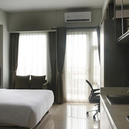 Graha Makara Suite Hotel & Residence Чикаранг Экстерьер фото