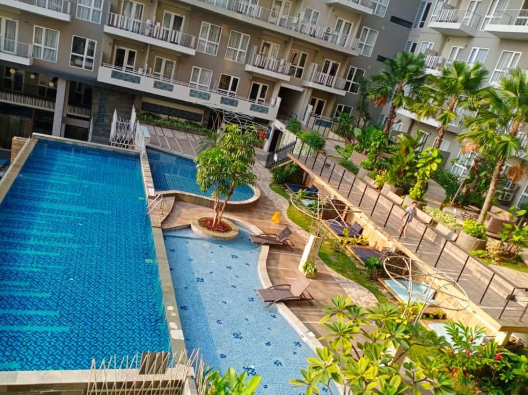 Graha Makara Suite Hotel & Residence Чикаранг Экстерьер фото