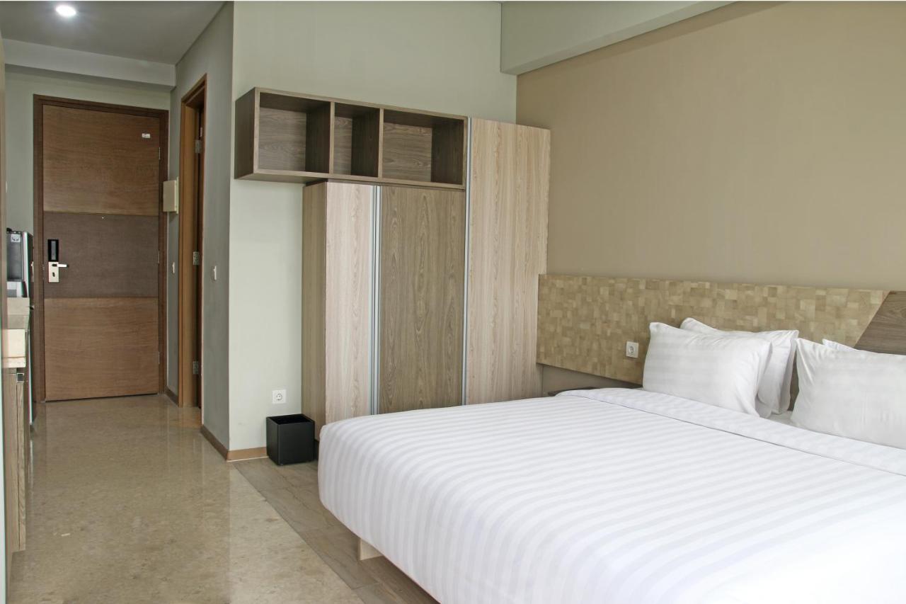 Graha Makara Suite Hotel & Residence Чикаранг Экстерьер фото