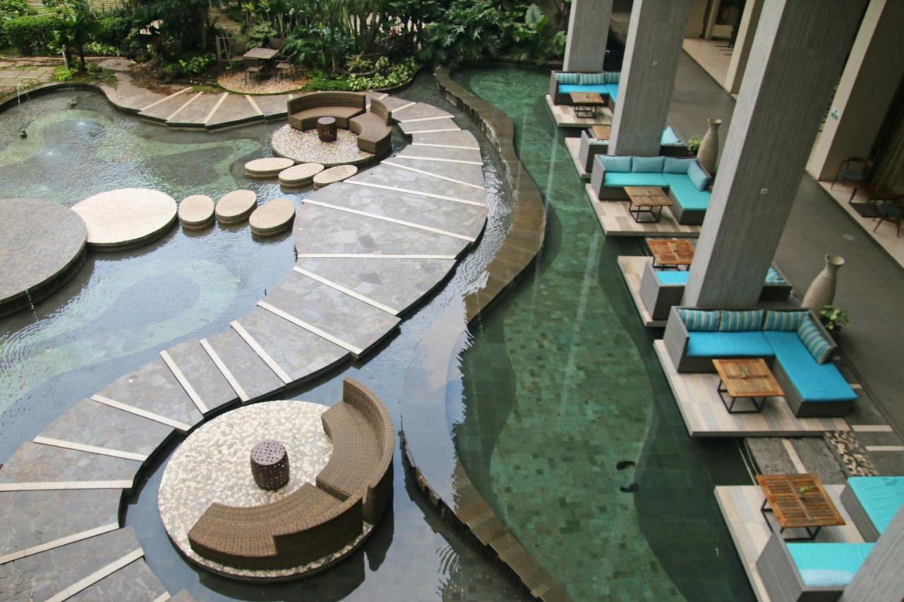 Graha Makara Suite Hotel & Residence Чикаранг Экстерьер фото
