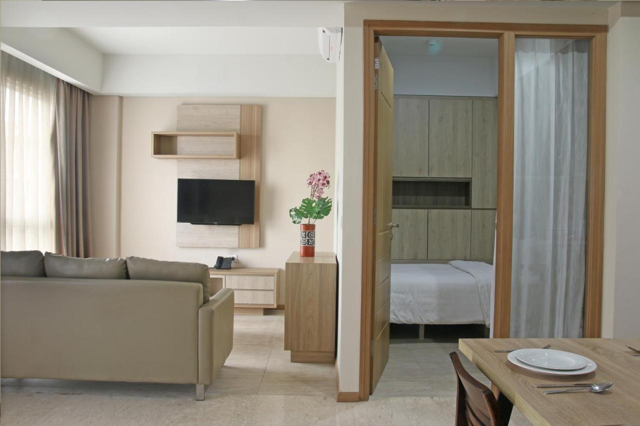 Graha Makara Suite Hotel & Residence Чикаранг Экстерьер фото