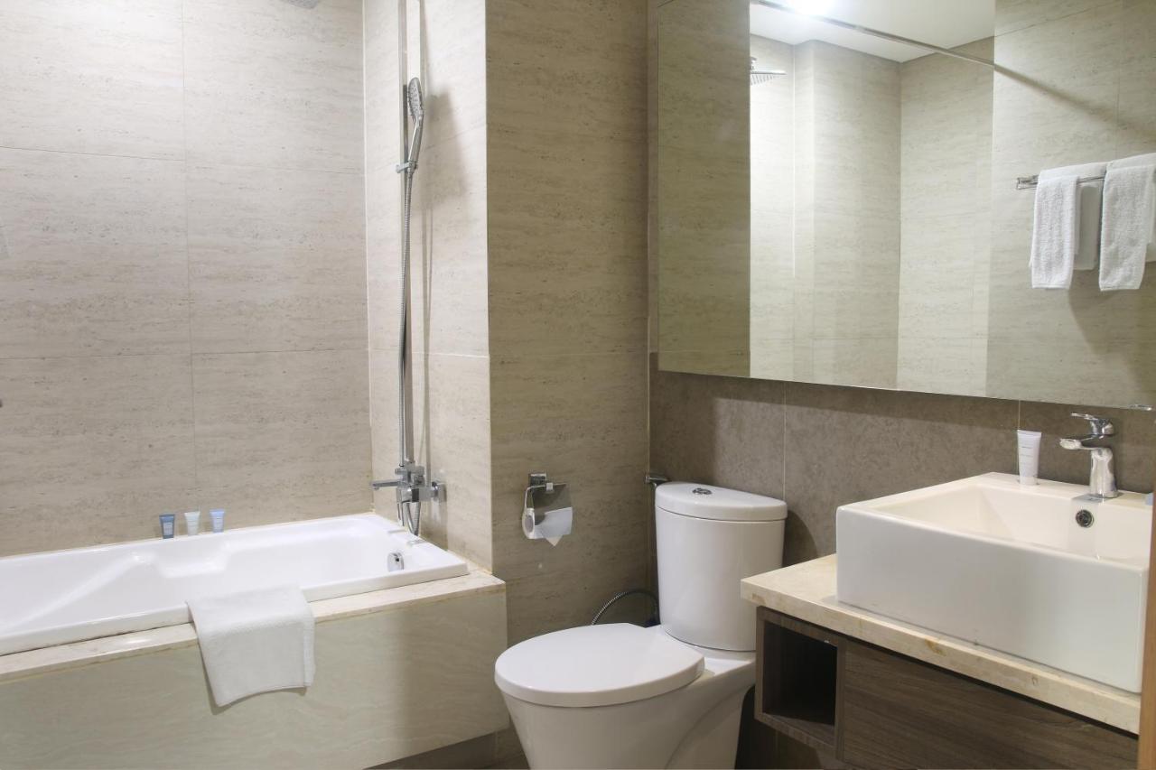 Graha Makara Suite Hotel & Residence Чикаранг Экстерьер фото