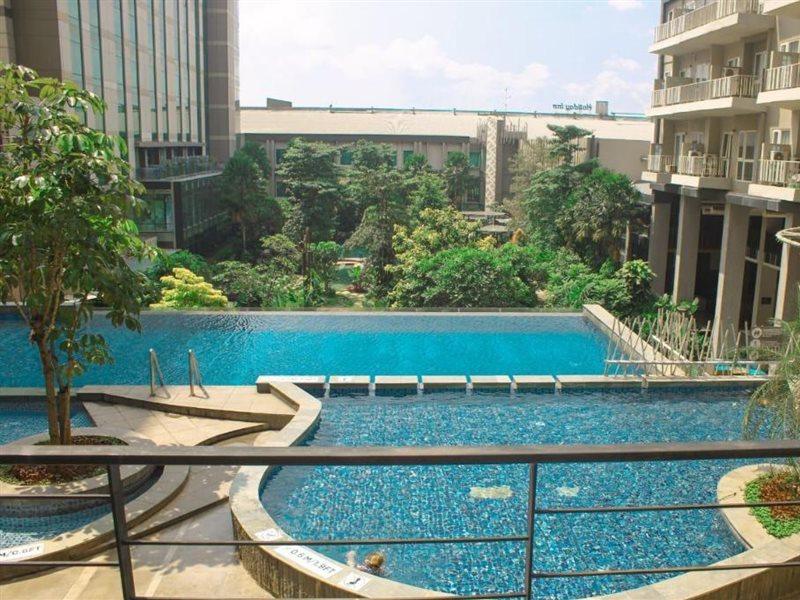 Graha Makara Suite Hotel & Residence Чикаранг Экстерьер фото